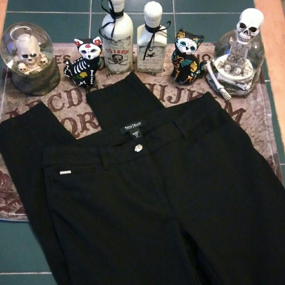 *SOLD* White House Black Market Skinny Leg Pants